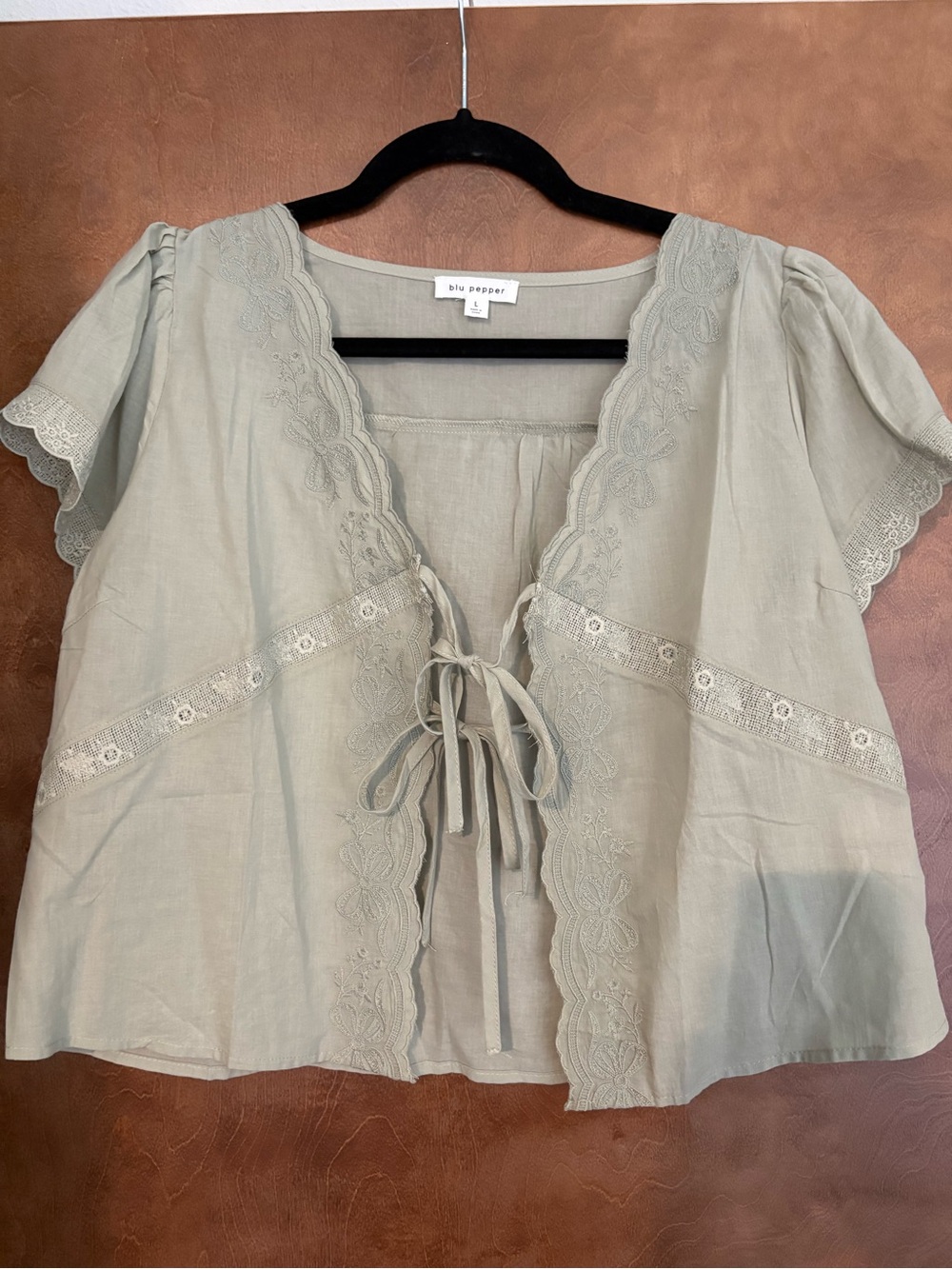 blu pepper Cropped Sage Tie-Front Lace Trim Women's Top